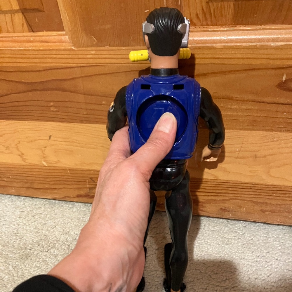 Vintage 1990s Action Man Scuba Diver with vehicle and extra scuba accessories - Picture 5 of 7